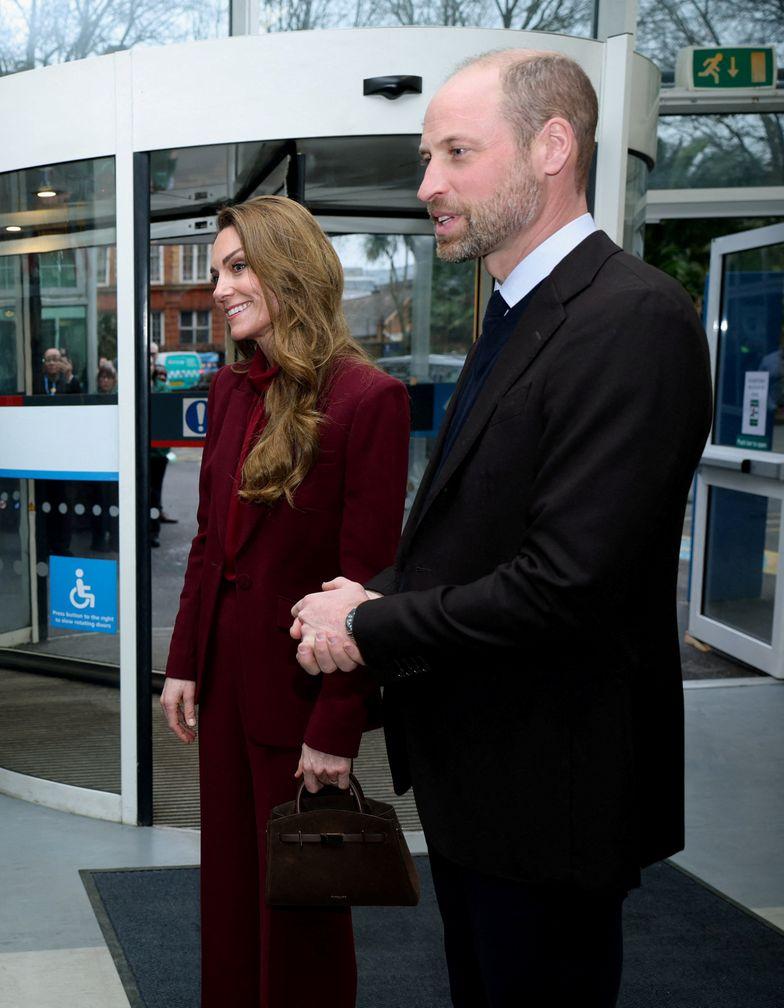 Кейт Миддлтон и принц Уильям посетили больницу.