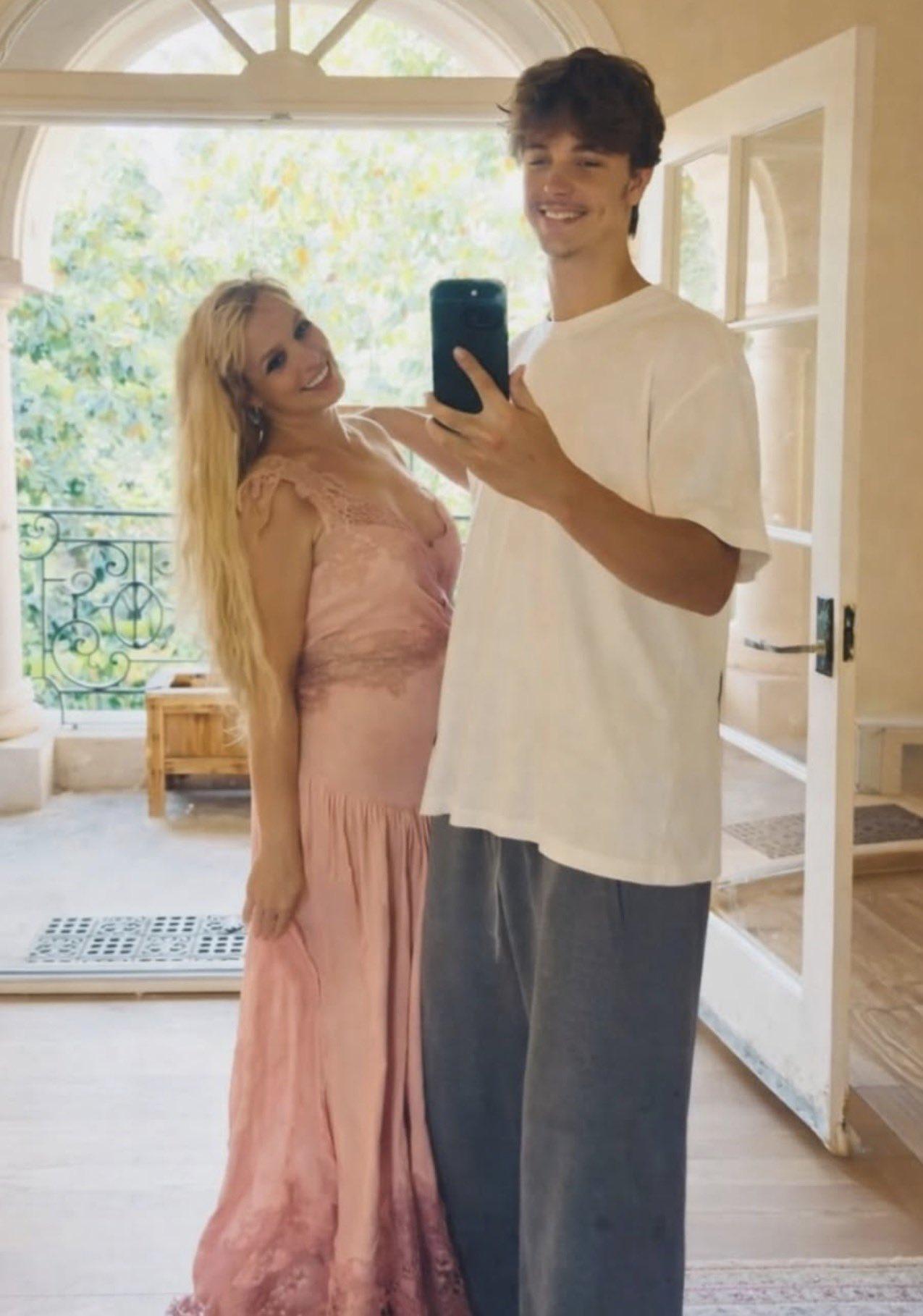 Бритни Спирс совершить тур по Великобритании и Австралии, где выступит вместе со своим сыном Бритни Спирс совершить тур по Великобритании и Австралии, где выступит вместе со своим сыном