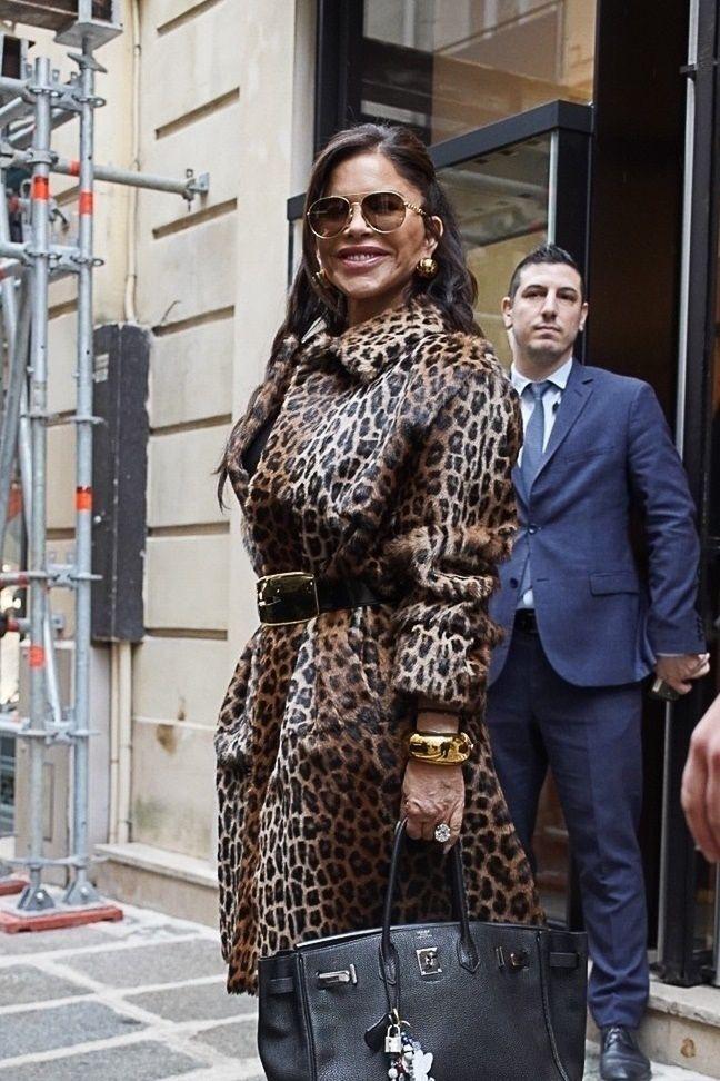 Лорен Санчес на улицах Парижа