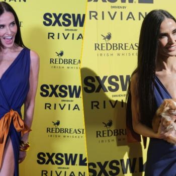 Деми Мур удивила SXSW платьем с высоким разрезом и вышла на дорожку с чихуахуа Пилафом
