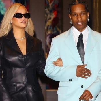 Рианна в прозрачной юбке и с сумкой стоимостью 25000$ мчится на вечеринку